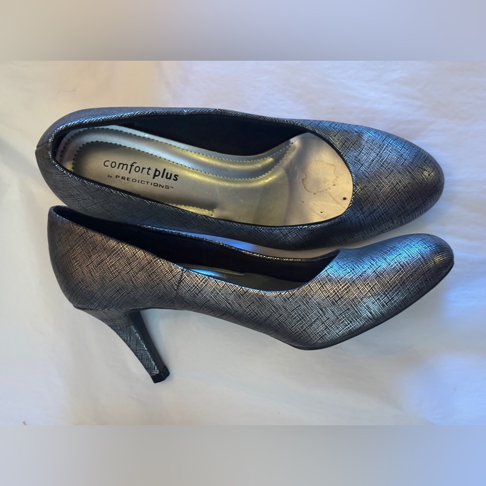 Comfort Plus Predictions Textured Silver/Black Heels 8.5